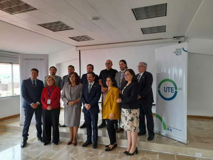 FIRMA DEL ACUERDO ENTRE LA UNIVERSIDAD UTE Y LA ULE